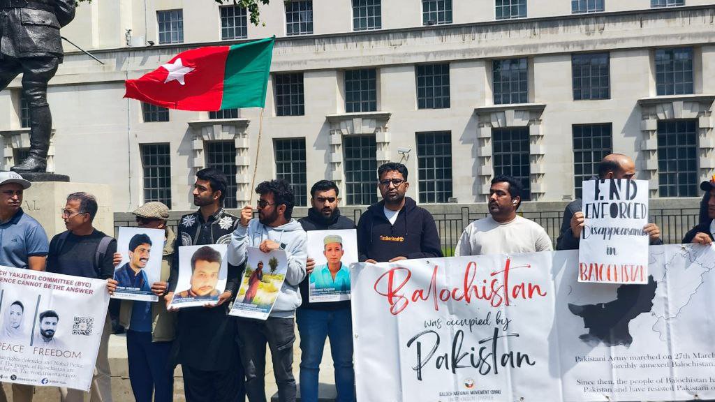 بلوچ نیشنل موومنٹ ( بی این ایم ) نے بی ایس او آزاد کے مرکزی عہدیدار ذاکر مجید بلوچ کی جبری گمشدگی کے 16 برس مکمل ہونے پر لندن میں برطانوی وزیرِاعظم کے رہائش گاہ کے سامنے احتجاجی مظاہرہ کیا۔